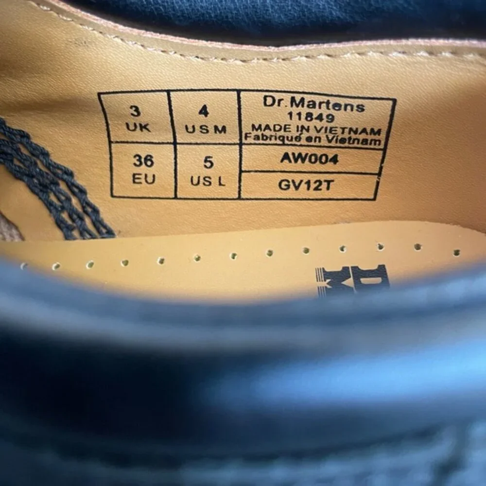 NWOT Dr. Marten Nappa Leather 5 hole Casual Shoes - Size 4